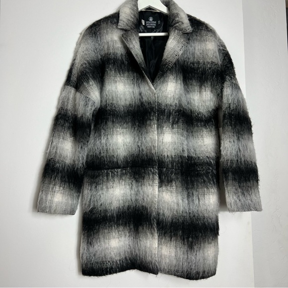 Volcom NWT fuzzy button up coat jacket size XS/S - Picture 5 of 8